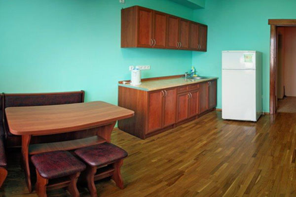 Отель Крым,Кухня в апартаментах 4-местных 2-комнатных