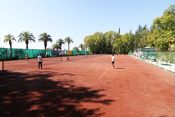 Санаторно-курортный комплекс Континент-Гагра,Теннисный корт в городском парке