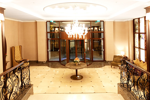 Отель Tiflis Palace,Холл