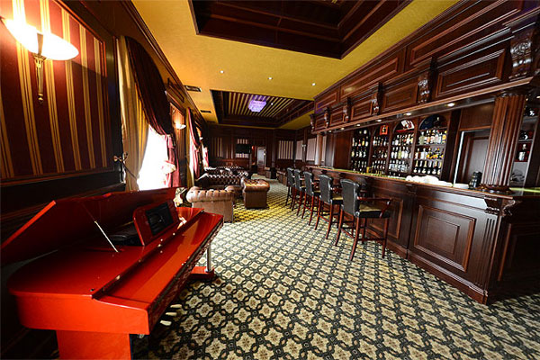 Cigar bar