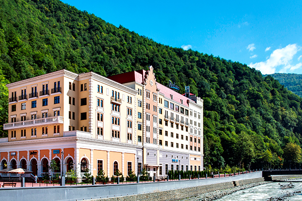 Radisson Rosa Khutor летом