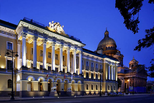 Гостиница Four Seasons Hotel,фасад ночью