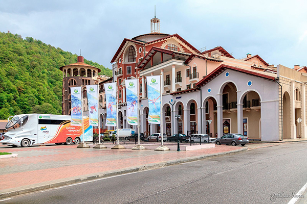 Отель Gorki Plaza (Горки Плаза),Вид со стороны дороги