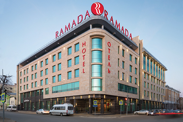 Отель Ramada,Фасад