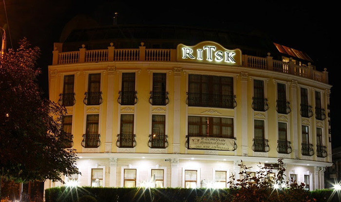 Отель Ритск (Ritsk),Ночной вид отеля
