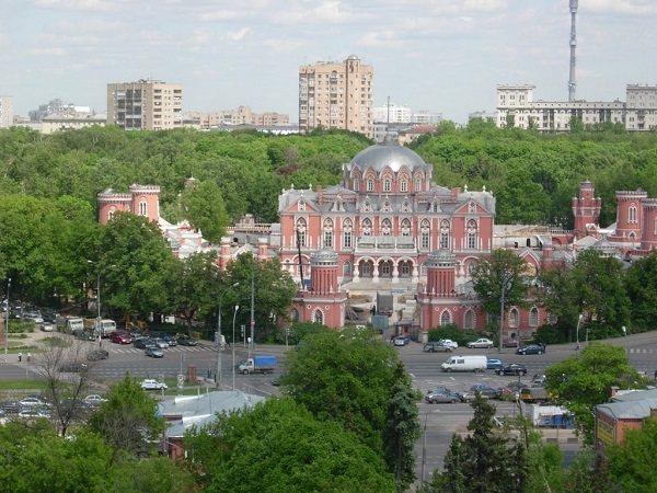 Гостиница Петровский Путевой Дворец,Дворец и окрестности