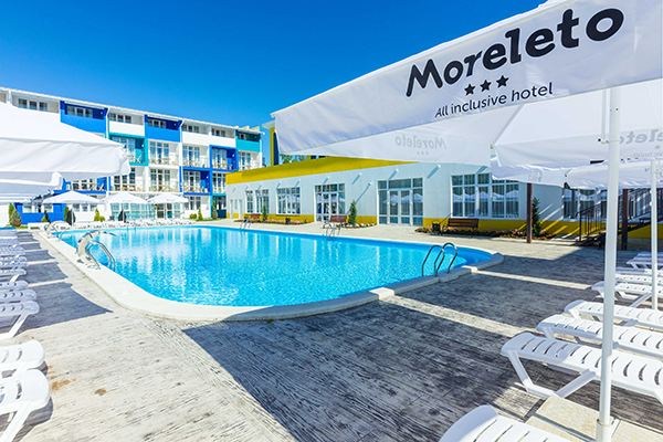 Отель MoreLeto (Морелето) ,Бассейн
