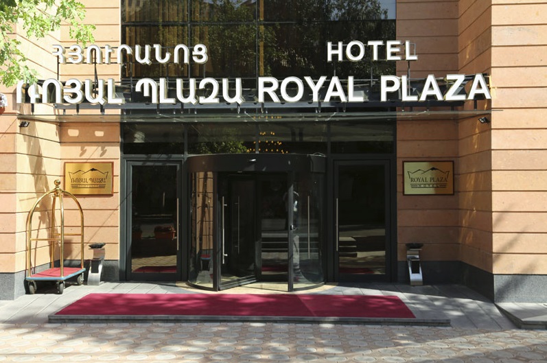 Отель Royal Plaza,фасад