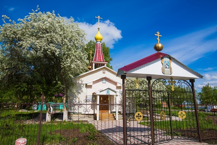 12. Храм св. Великомученика Пантелеимона на курорте Озеро Карачи