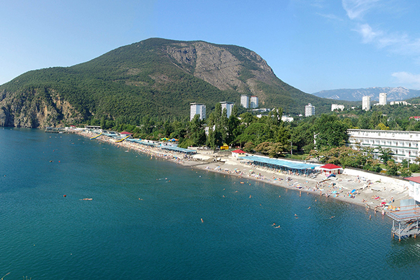 Гостевой дом Фламинго,Вид на пляж санатория Крым и гору Аю-Даг
