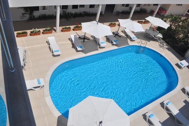 Отель Kobuleti Beach Club Hotel,бассейн
