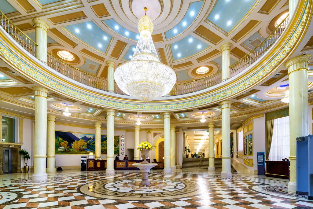 Отель Royal Tulip Almaty холл