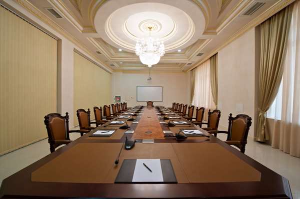 Отель Royal Tulip Almaty конференц-зал