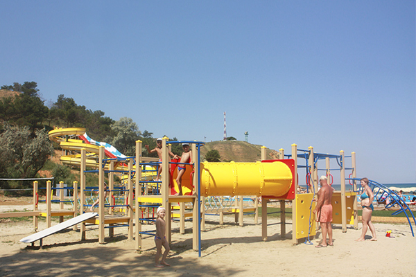Детская площадка на пляже