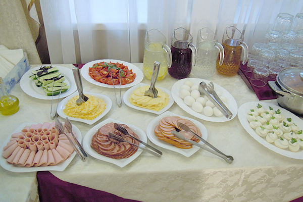 Подача завтрак шведский стол