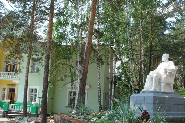 Санаторий Сосновая горка,Территория. Корпус столовой