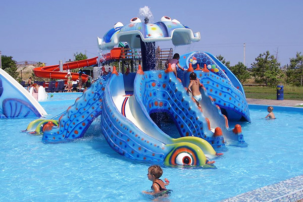 Гостиничный комплекс Аквамарин Резорт и СПА (Aquamarine Resort & SPA),Горка в бассейне