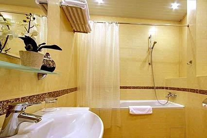 Гостиница Астон Номер Deluxe, ванная комната